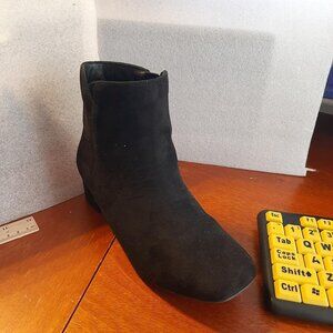 Pandaninjia Suede Low Block Heel Ankle Bootie Black Size 5 Worn Once Excellent